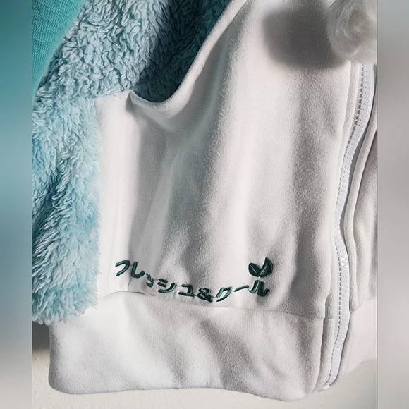 Micotaku Women's Zip Front Hoodie, Mint Couds pattern. Front angle pockets. S/M - Picture 6 of 14